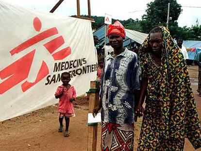 Refugiados ruandeses, en un campo atendido por Médicos Sin Fronteras.