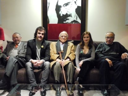 De izquierda a derecha, Roberto García-Patrón, Alberto Oliart, Jon Aguirre Such, Santiago Carrillo, Natalia Muñoz-Casayús y Gregorio Peces Barba.