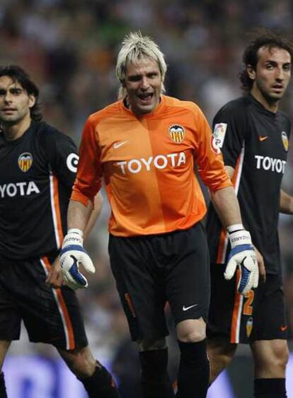 Cañizares se lamenta en un partido ante el Madrid.