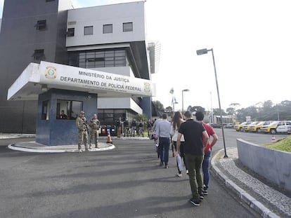 Sede da Polícia Federal em Curitiba, onde Lula está detido.