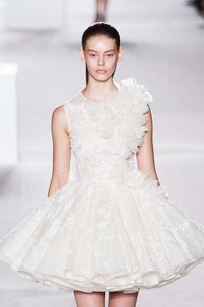 El delicado jardin de Giambattista Valli