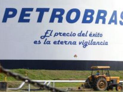 Petrobras gana un 20% menos por las presiones política para evitar el alza de precios