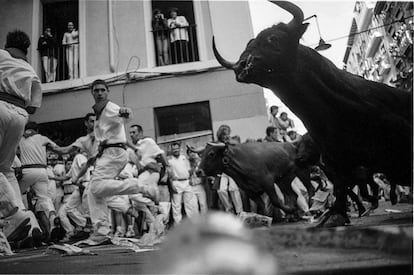 7 de julio de 1999. Primer encierro de los Sanfermines con toros de Domecq en la curva de Mercaderes.