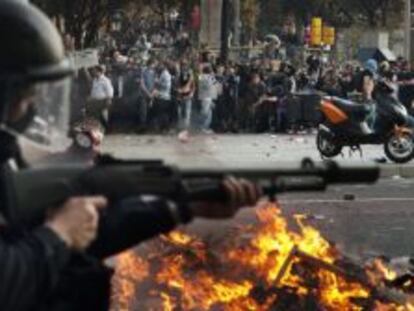 Disturbios en Barcelona durante la huelga general.