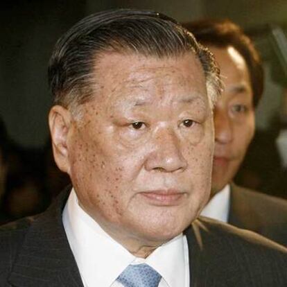 El presidente de Hyundai, Chung Mong-koo, este martes a la salida de los juzgados.