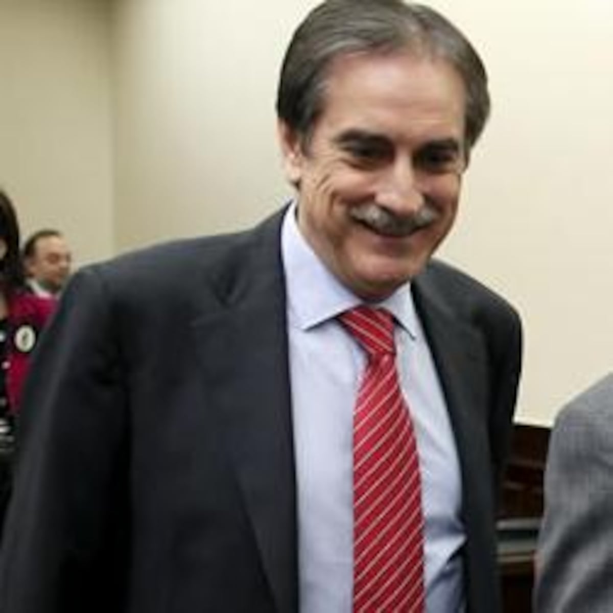 g-mez-descarta-el-despido-de-funcionarios-econom-a-nacional-e