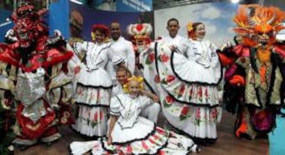 Grupo de danza dominicano posan durante la inauguración de la Feria Internacional de Turismo ITB de Berlín (Alemania). EFE/Archivo