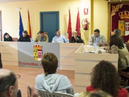 Un momento del pleno, esta ma&ntilde;ana en el Ayuntamiento de Fresnedillas.