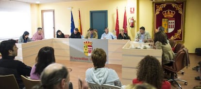 Un momento del pleno, esta mañana en el Ayuntamiento de Fresnedillas.