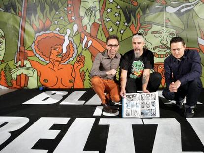 Harkaitz Cano, Jorge Alderete y Fermin Muguruza en la presentación de 'Black is Beltza'.