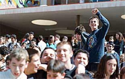 Estudiantes alicantinos en la concentración de protesta de ayer.