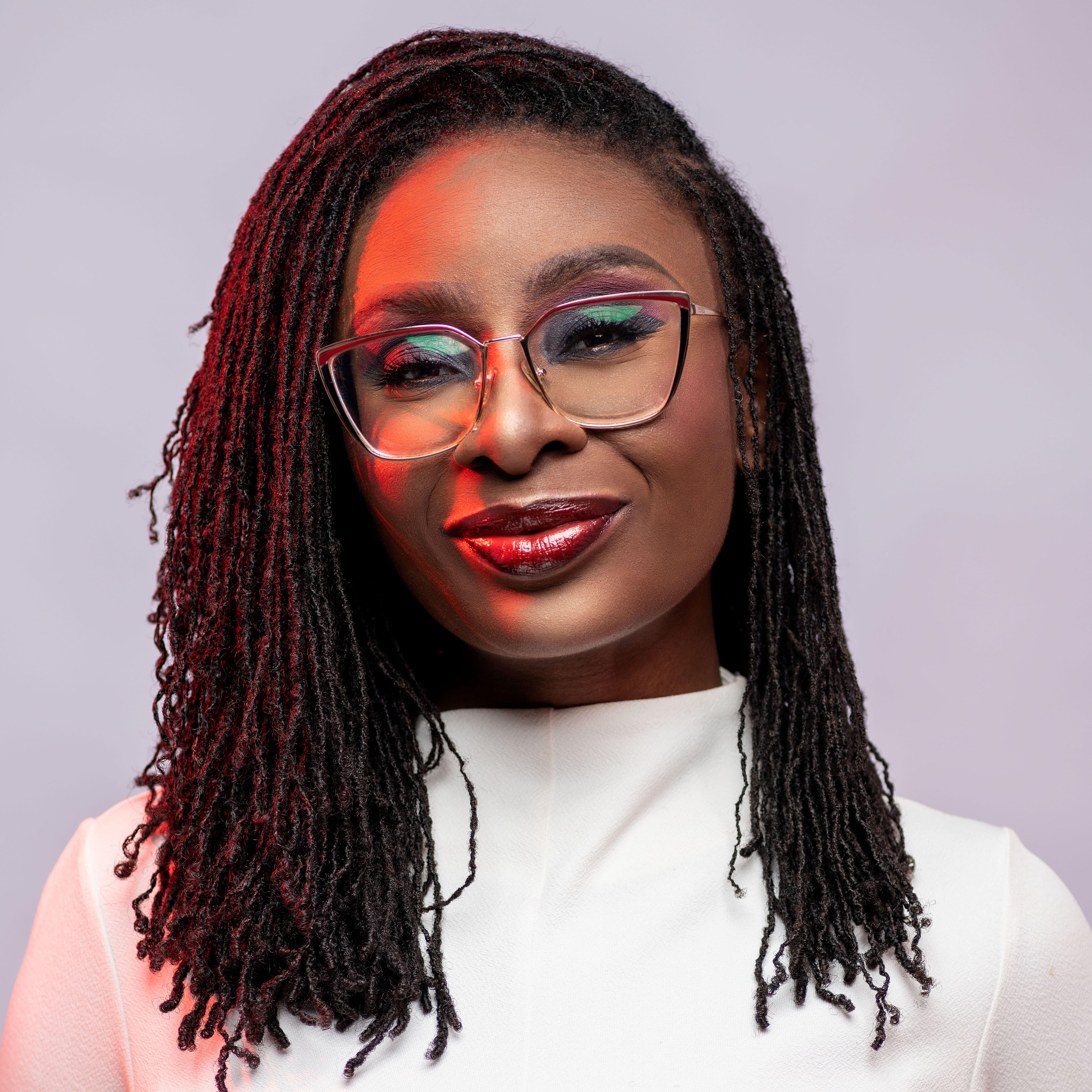 Nana Akosua Hanson, escritora ghanesa: “Tenemos casos de chicos gais que son engañados por gente en Facebook, o acuden a una cita y les dan una paliza en grupo”