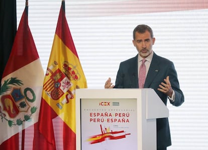 Felipe VI en su intervención en el Foro Económico Empresarial España-Perú, este martes en Lima.