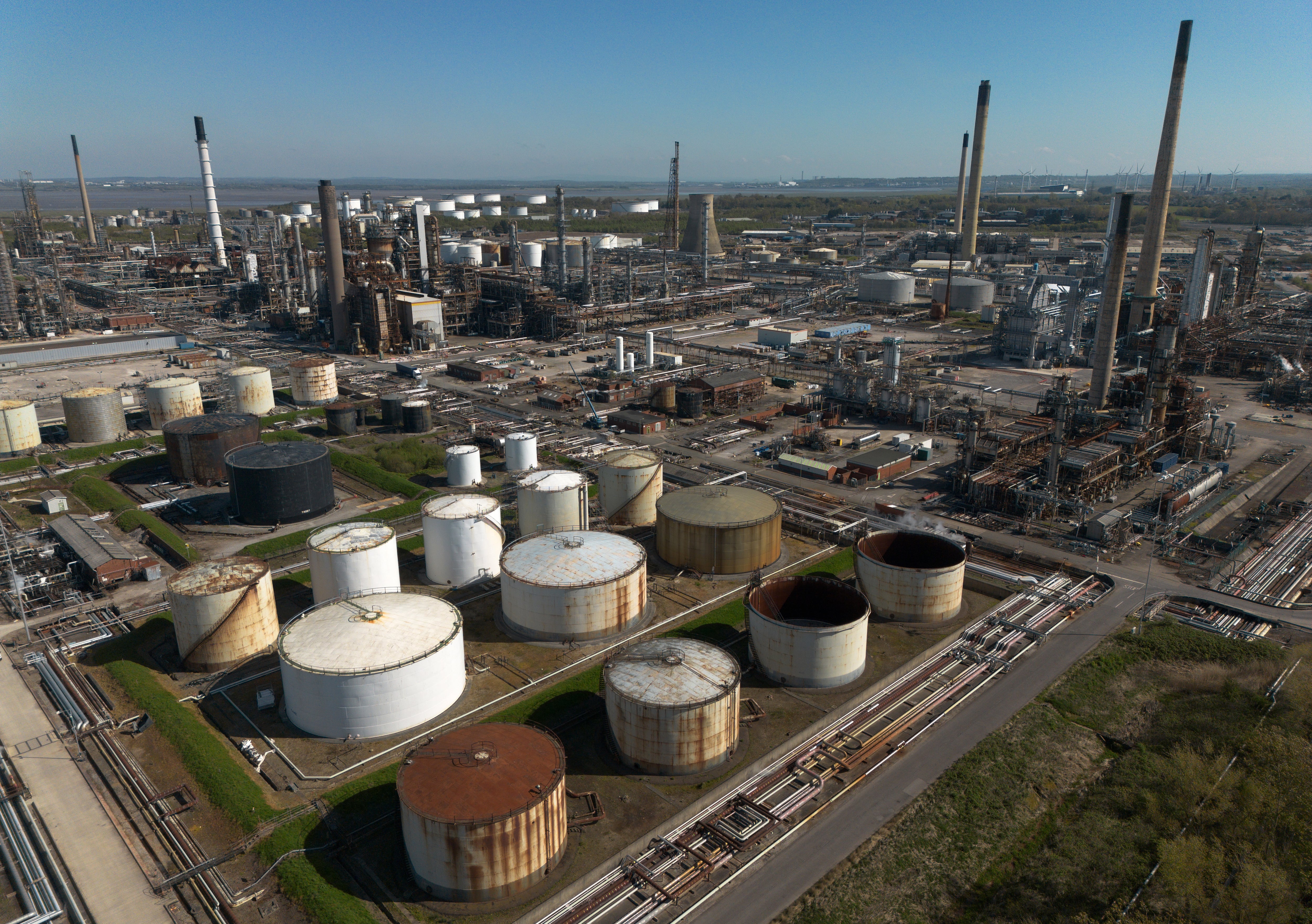 La escalada del petróleo termina con el maná del refino en las petroleras europeas 