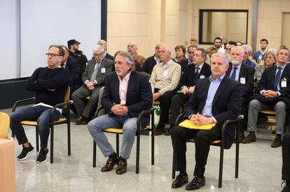 El banquillo de los acusados en el juicio del 'caso Gürtel' en 2017. En primera fila, Álvaro Pérez, Pablo Crespo y Francisco Correa.