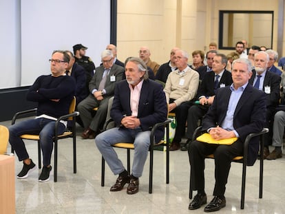 El banquillo de los acusados en el juicio del 'caso Gürtel' en 2017. En primera fila, Álvaro Pérez, Pablo Crespo y Francisco Correa.