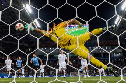 O goleiro português Rui Patricio no momento do gol do Uruguai nas oitavas de final, em 30 de junho de 2018.