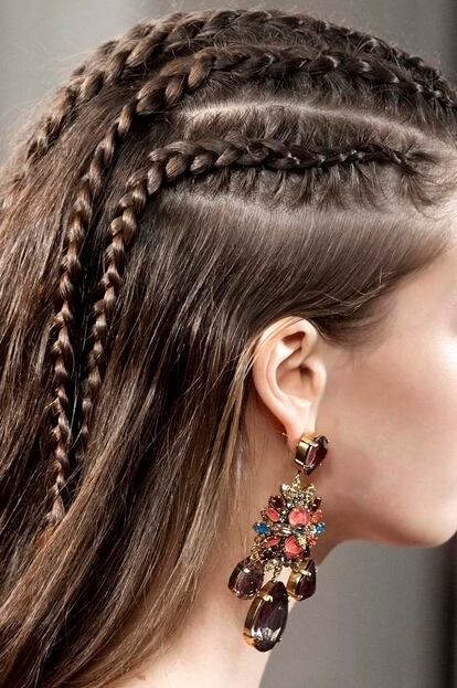 Infinitas trenzas de aires jamaicanos son la propuesta de Marchesa.