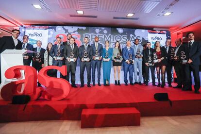 Los premiados, junto a representantes del Diario AS y del grupo Prisa.