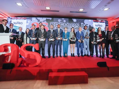 Los premiados, junto a representantes del Diario AS y del grupo Prisa.