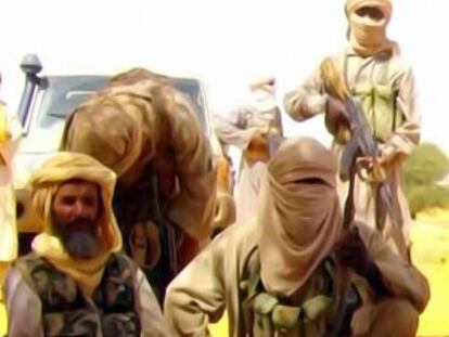 Captura de un vídeo que muestra a Abu Zeid (izquierda) en septiembre de 2010.