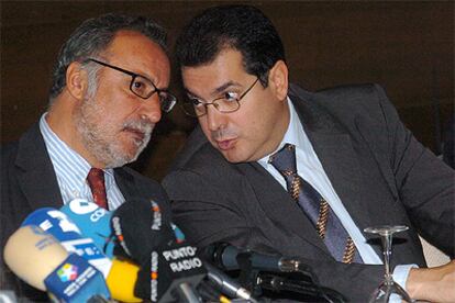 Pere Navarro y el diputado Jordi Jané, en la presentación del Congreso Internacional de Prevención de Accidentes.