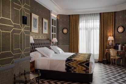 Heritage Madrid Hotel, el cinco estrellas ubicado en un singular edificio declarado Patrimonio Histórico, acaba de entrar a la asociación hostelera de Relais & Châteaux, de la que ya forman parte 568 miembros de todo el mundo. Decorado por el prestigioso interiorista Lorenzo Castillo, el hotel presenta un carácter urbano y cosmopolita y una estética ecléctica y atemporal en la que se mezclan muebles de diseño, tejidos modernos y sorprendentes juegos cromáticos con materiales nobles, como maderas lacadas, mármoles policromados o terciopelo. 