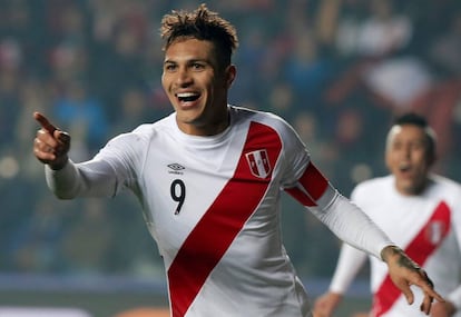 Guerrero durante un partido con su selección.