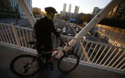 Madrid residents are being encouraged to use clean transportation in the city.