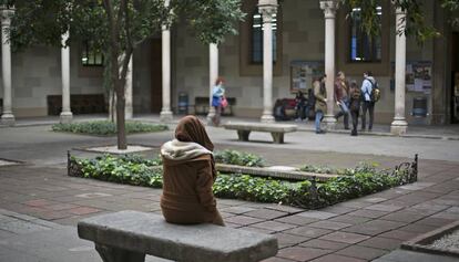 La universitat es manté tancada i s'abusa de l'especialització.