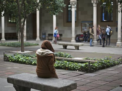 La universitat es mant&eacute; tancada i s&#039;abusa de l&#039;especialitzaci&oacute;.