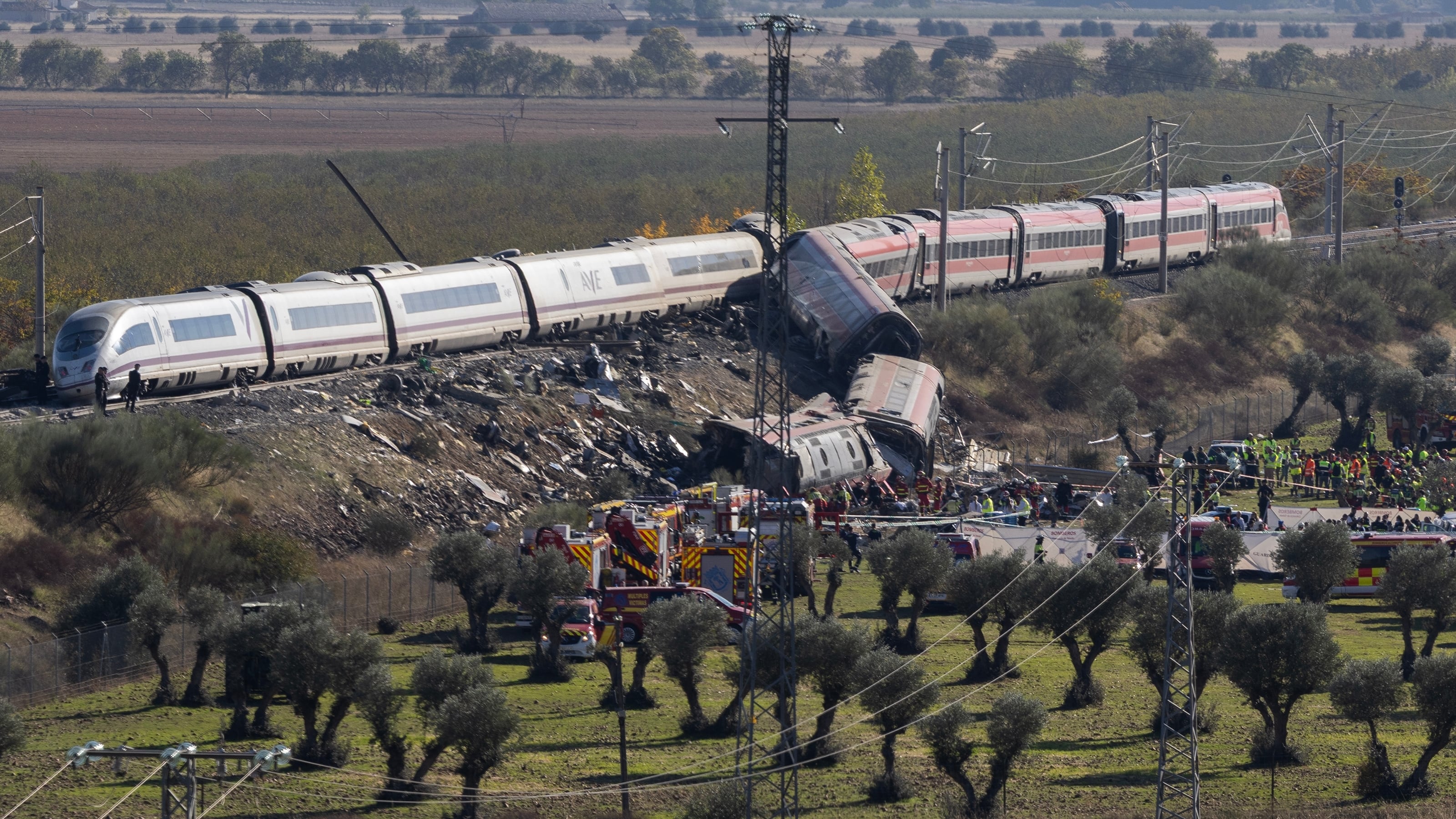 Los audios del accidente|El controlador de Atocha, al maquinista del AVE: “Desconecte y vuelva a conectar. Reanude con marcha normal”