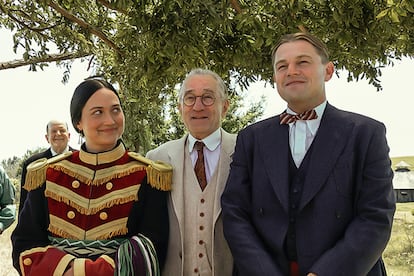 Lily Gladstone, alongside her co-stars Robert De Niro and Leonardo DiCaprio.