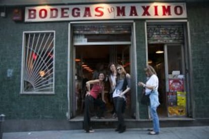 El bar Bodegas Lo Máximo, en la Calle de San Carlos, 6, en Lavapiés.