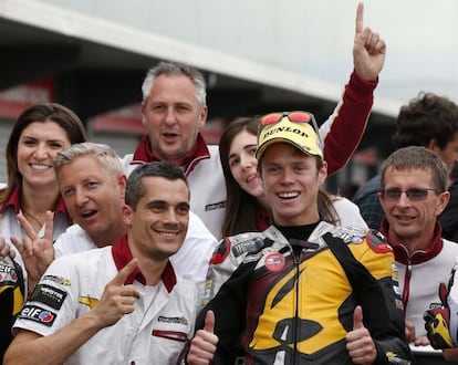 Rabat celebra con su equipo la novena 'pole' de la temporada.