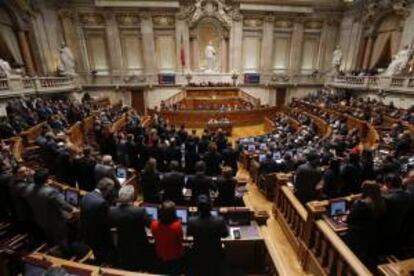 Vista general del parlamento portugués durante la moción de censura presentada contra el gobierno de Passos Coelho, el pasado mes de abril. EFE/Archivo