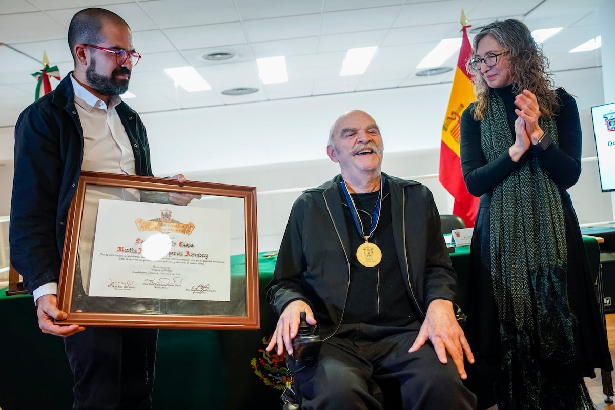 マルティン・カパロス、グアダラハラ大学のオノリス・カウサ博士として著名 |文化