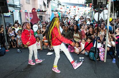 A Viradinha teve show de hip hop infantil no palco Pistinha, com a MC Sofia e as dançarinas Aymane e Iara.