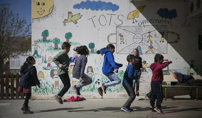 Nens en una escola de Manlleu.