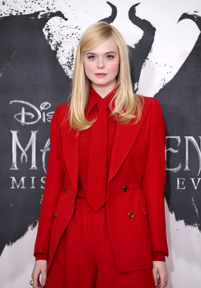 Detrás de este look de Elle Fanning está la estilista Samantha McMillen, que lleva tiempo vistiendo con mucho acierto a la actriz.