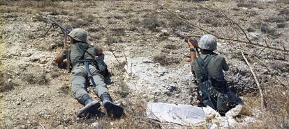 Tropas turcas en el frente del aeropuerto de Nicosia en julio de 1974.