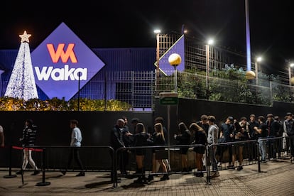 Varios jóvenes acceden a la discoteca Waka, en una imagen de archivo.