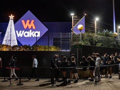 Varios jóvenes acceden a la discoteca Waka, en una imagen de archivo.