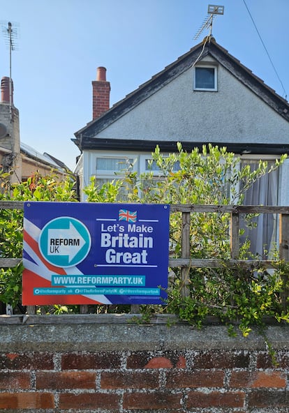 Cartel de apoyo al partido de Nigel Farage en una vivienda de Jaywick.