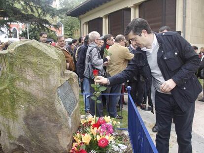 López, ayer,  en un homenaje en Portugalete a dos socialistas asesinados por ETA hace 22 años.