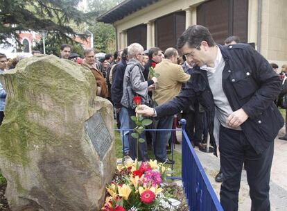 López, ayer,  en un homenaje en Portugalete a dos socialistas asesinados por ETA hace 22 años.