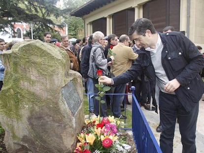 López, ayer, en un homenaje en Portugalete a dos socialistas asesinados por ETA hace 22 años.