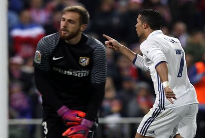 Cristiano Ronaldo celebra su segundo gol al Atlético. 