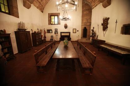 Interior de un salón restaurado del castillo de Puente del Congosto, Salamanca.