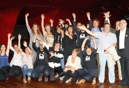 Los miembros de la delegación de San Sebastián celebran la preselección de la ciudad al título de Capital Europea de la Cultura 2016.